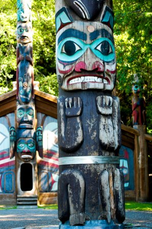 native-american-totem-poles-totem-bight-2